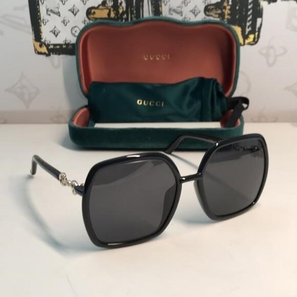 New Authentic Gucci GG0890SA 001 Black Oversized Sunglasses - Picture 6 of 13